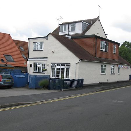 Penryn Guest House, Ensuite Rooms, Free Parking And Free Wifi Stratford-upon-Avon Exterior foto
