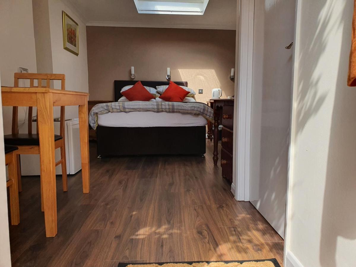 Penryn Guest House, Ensuite Rooms, Free Parking And Free Wifi Stratford-upon-Avon Exterior foto