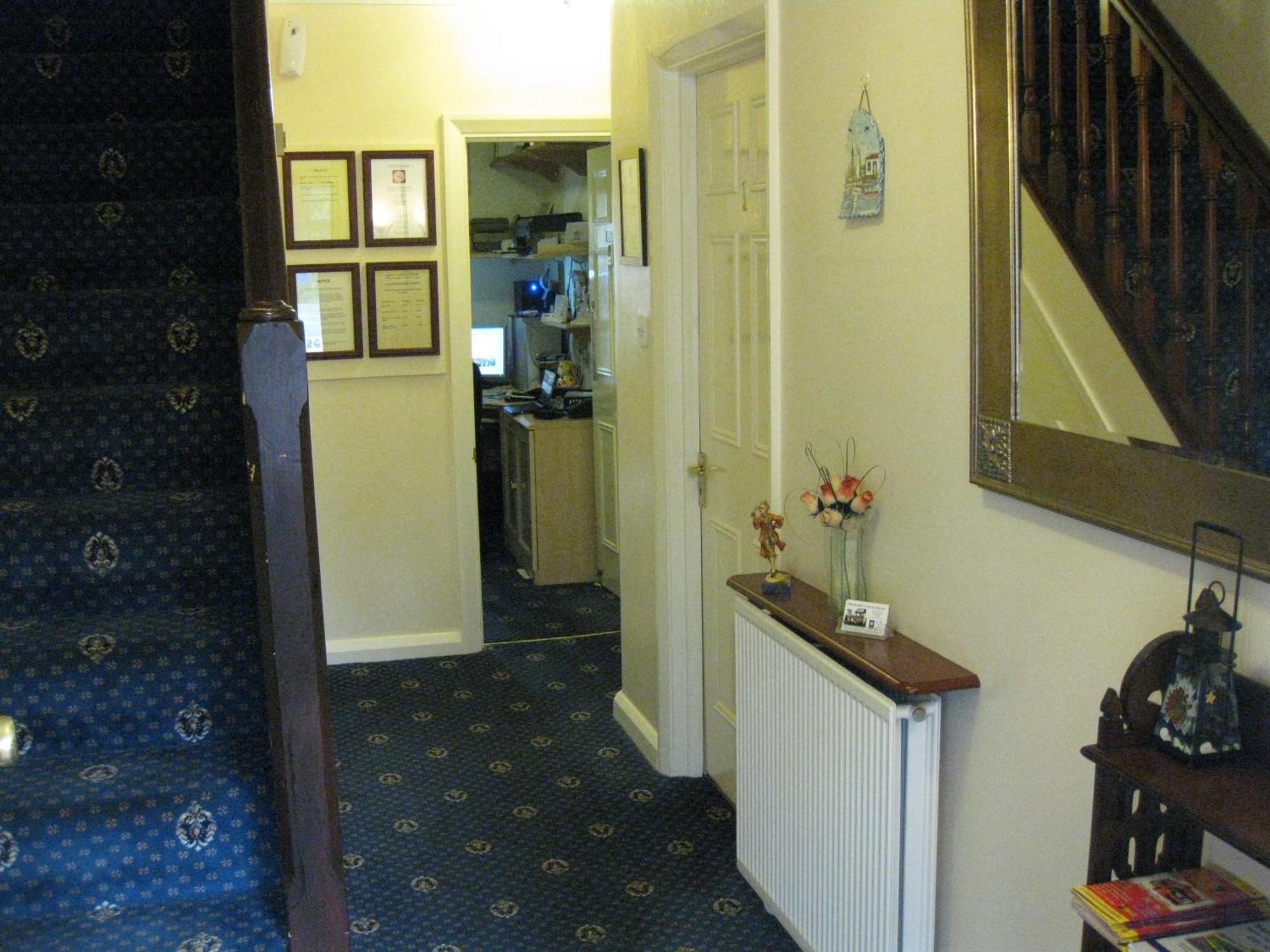 Penryn Guest House, Ensuite Rooms, Free Parking And Free Wifi Stratford-upon-Avon Exterior foto