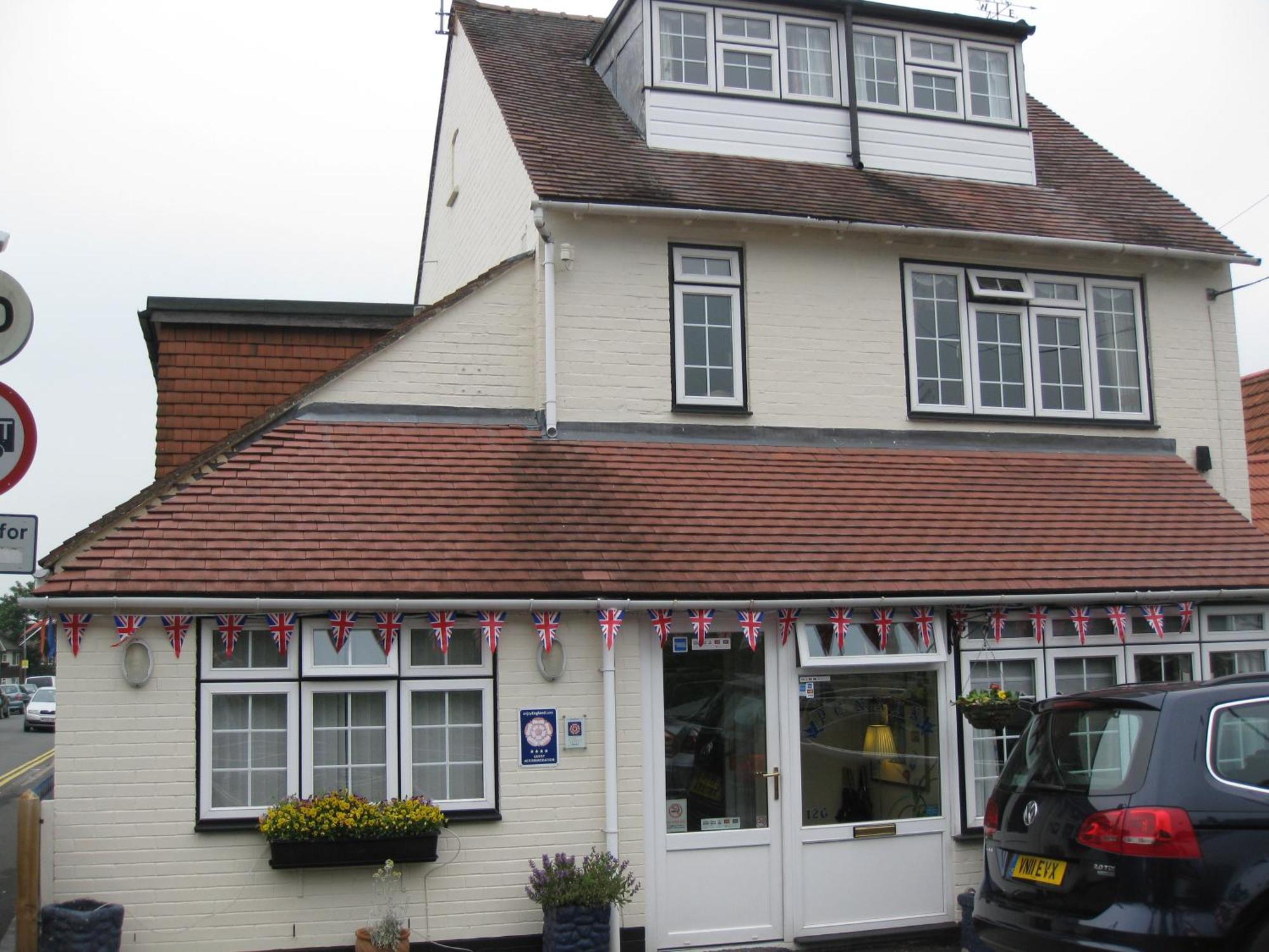 Penryn Guest House, Ensuite Rooms, Free Parking And Free Wifi Stratford-upon-Avon Exterior foto