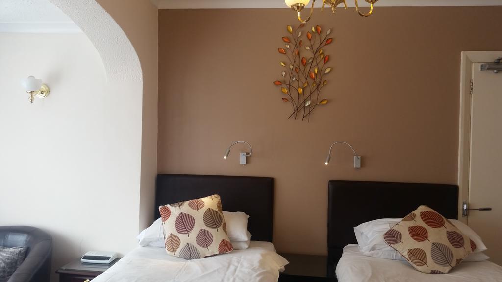 Penryn Guest House, Ensuite Rooms, Free Parking And Free Wifi Stratford-upon-Avon Exterior foto