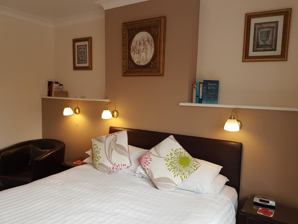 Penryn Guest House, Ensuite Rooms, Free Parking And Free Wifi Stratford-upon-Avon Exterior foto