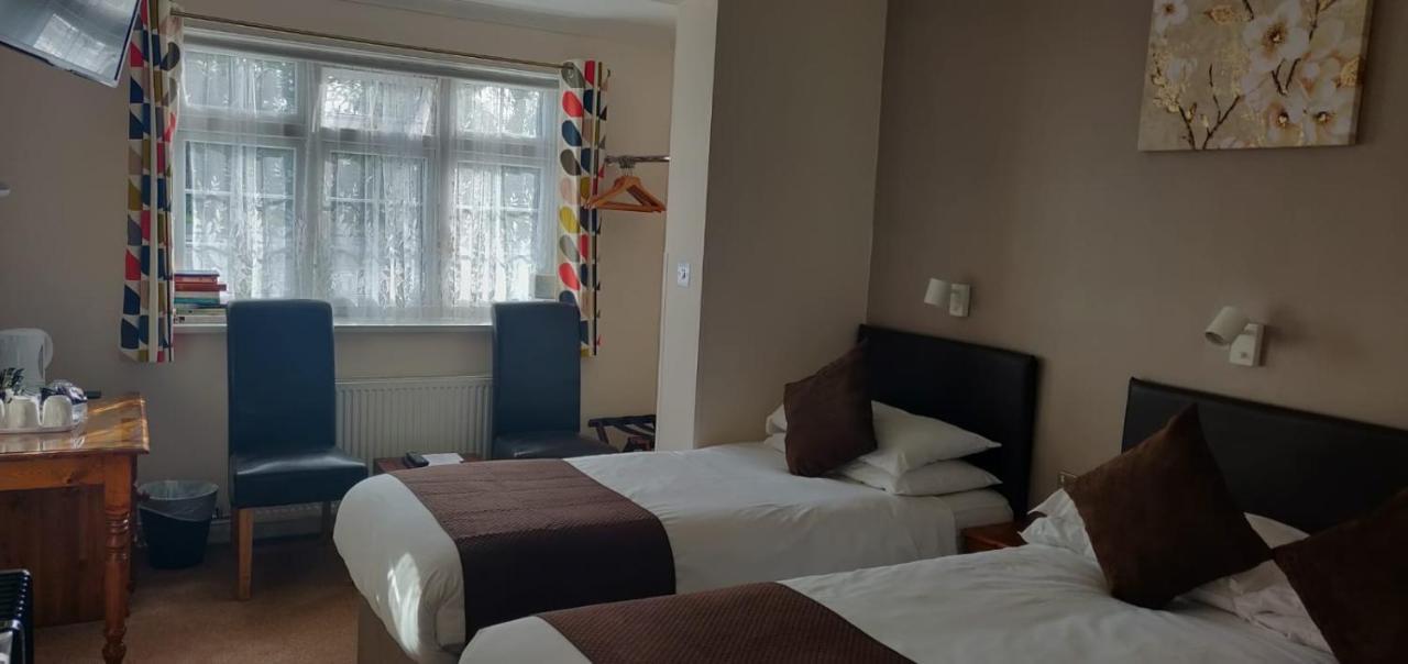Penryn Guest House, Ensuite Rooms, Free Parking And Free Wifi Stratford-upon-Avon Exterior foto